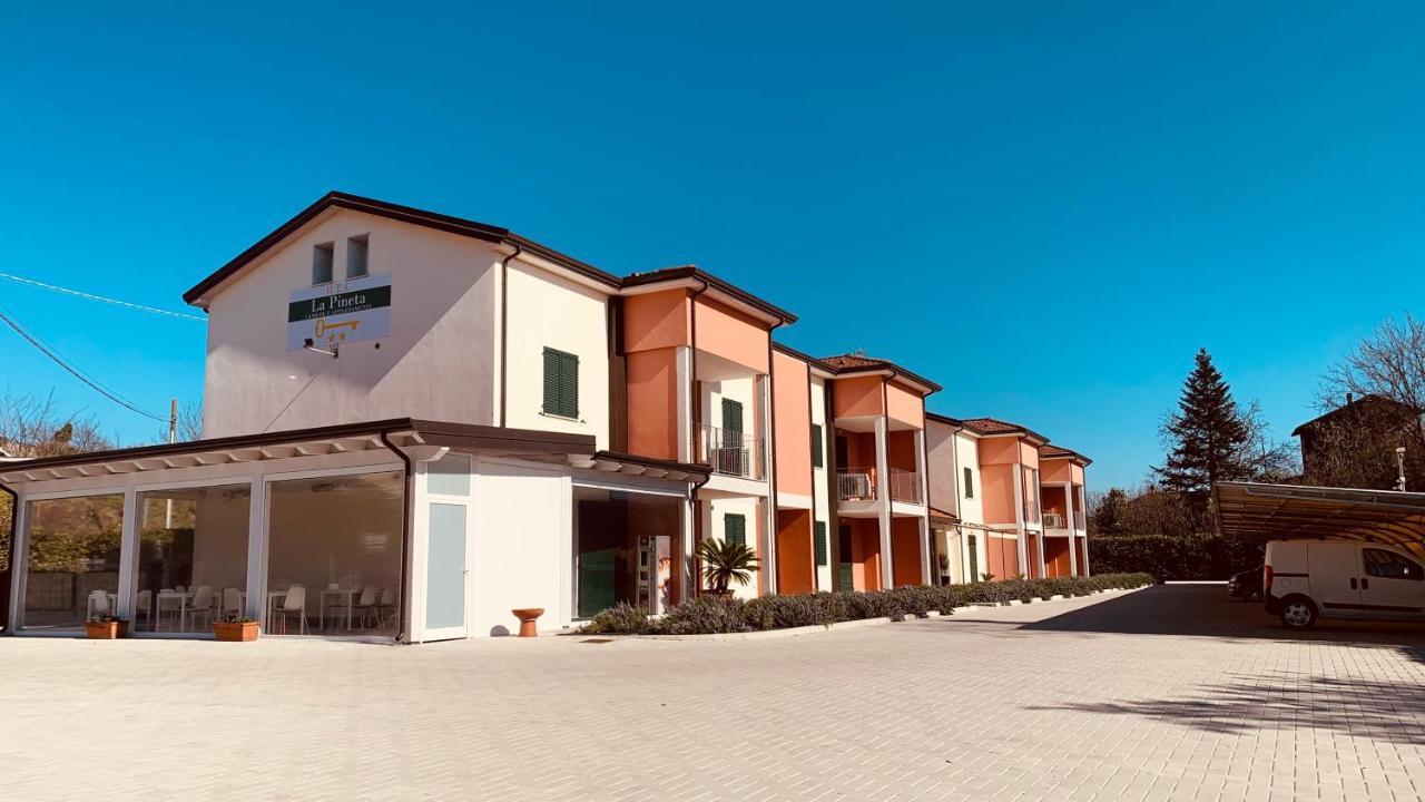 Rta La Pineta Aparthotel Sarzana Exterior photo